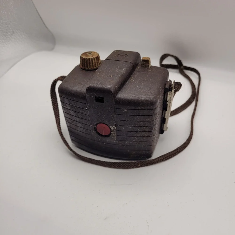 Vintage Kodak Brownie Holiday Flash Camera Dakon Lens Brown Bakelite 127 Film